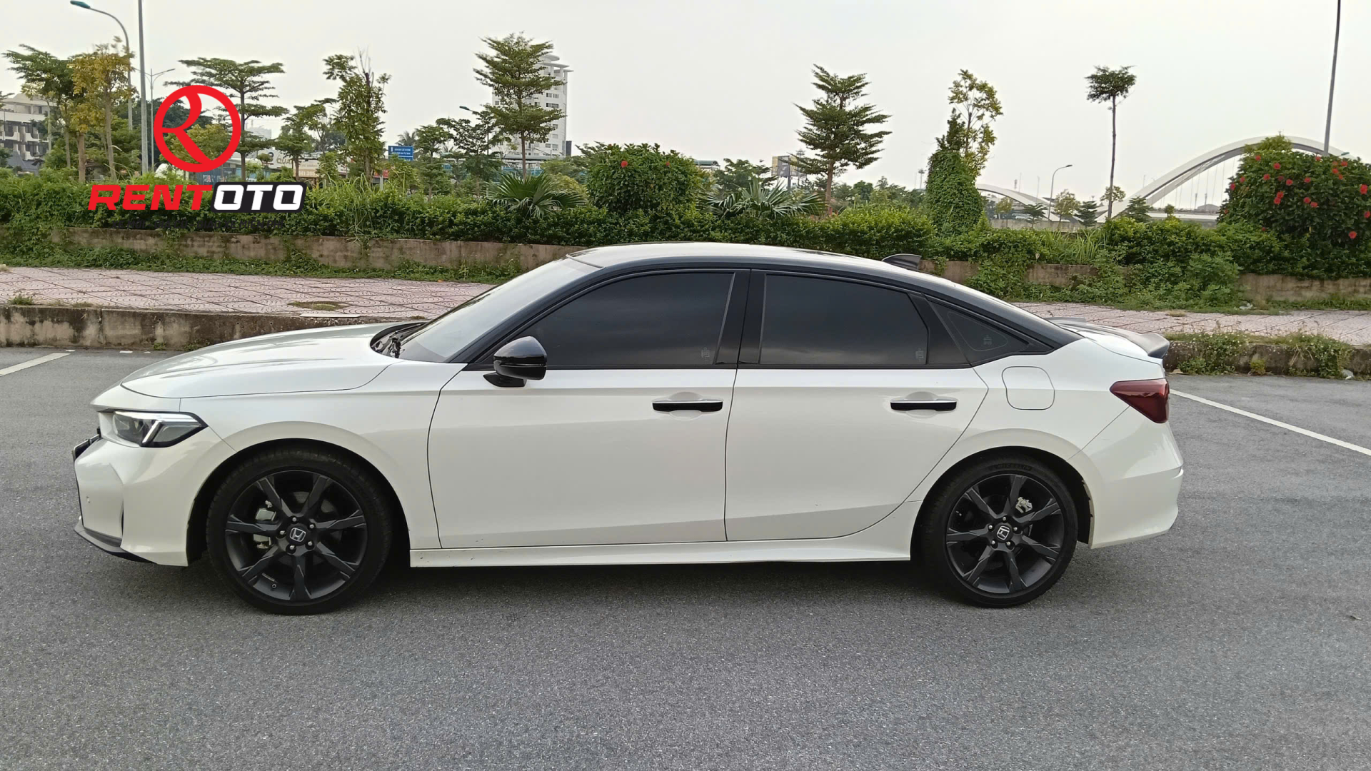 Cho thuê xe Civic tự lái 2025 HEV – Xe mới, tiết kiệm xăng